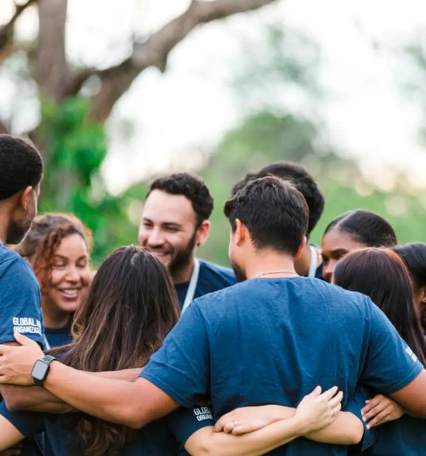 Equipo de voluntarios haciendo comunidad